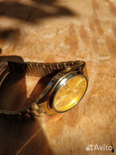Часы seiko 5 automatic в жёлтом корпусе