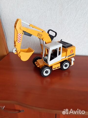 Детская игрушка экскаватор