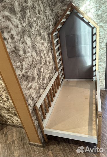 Детская кроватка с матрасом