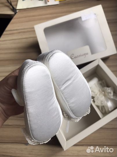 Набор для новорожденной (тапочки и повязка)