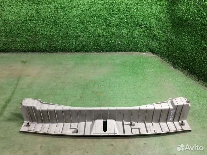 Накладка замка багажника Toyota Passo KGC30 1KR