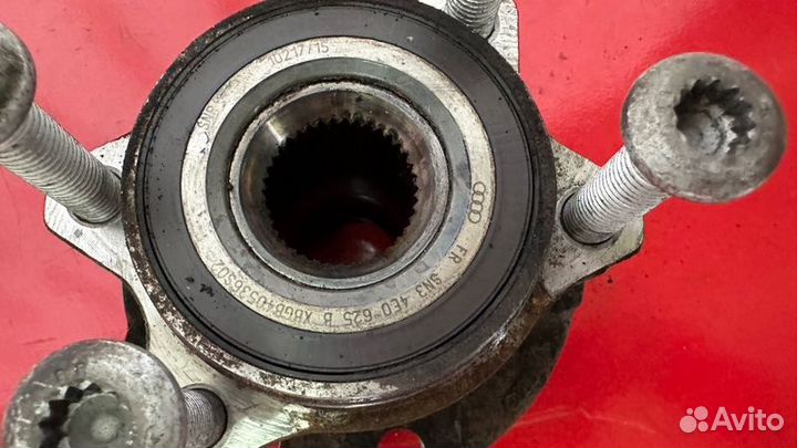 Ступица передняя правая Audi A6 C6 2.8 ccea 2010