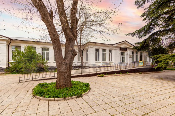 Гостиница, 1121 м²