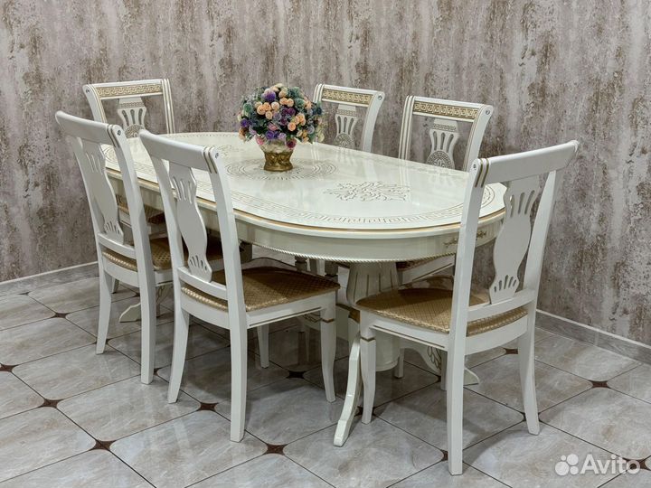 Стол и стулья