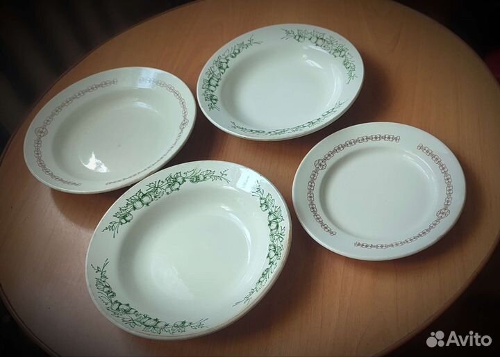 Фарфоровые тарелки