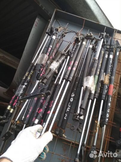 Амортизатор багажника Suzuki Escudo