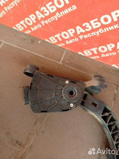 Педаль газа Hyundai Solaris G4FC 2014