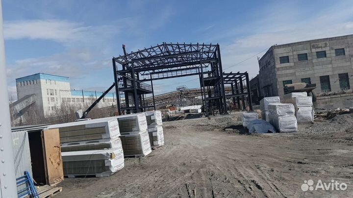 Бригада монтажников и сварщиков