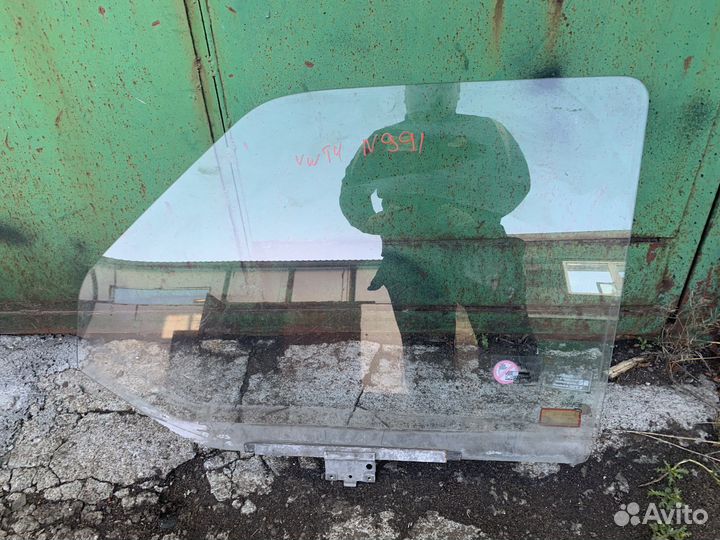 Стекло передние левое vw transporter t4