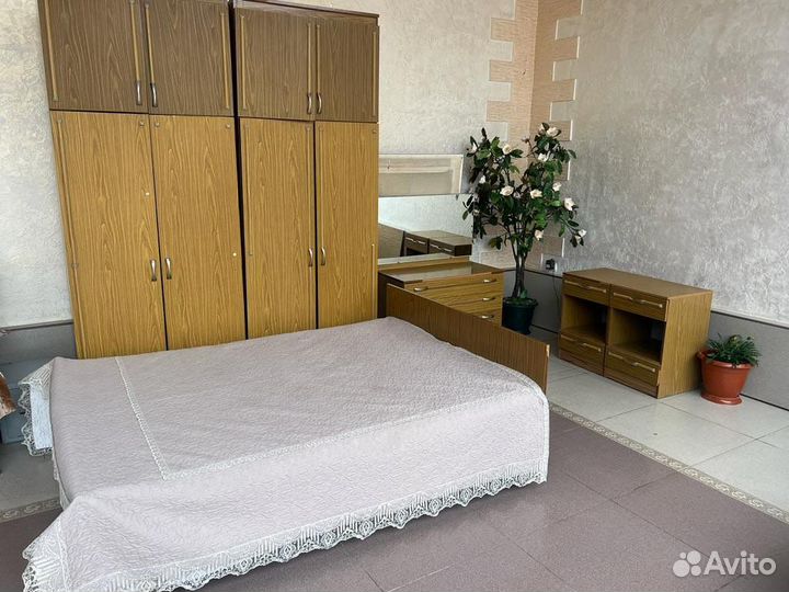 Спальный гарнитур б/у
