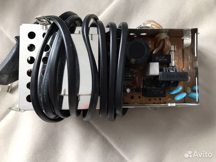 Видеомагнитофон кассетный LG P43W