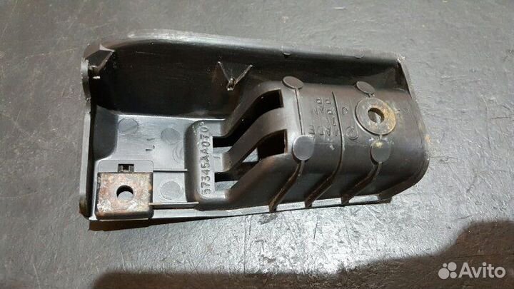 Накладка кронштейна открывания багажника Subaru