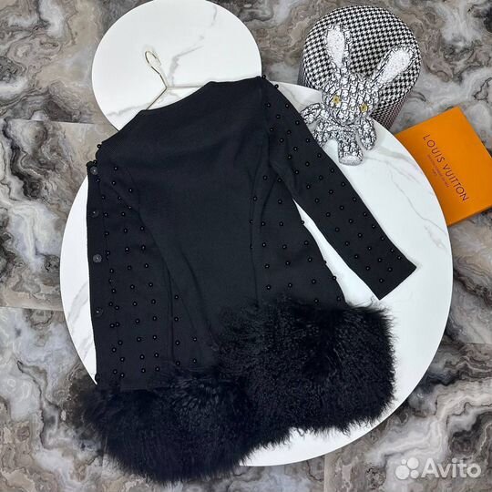 Кардиган с декором из жемчуга и натуральным мехом