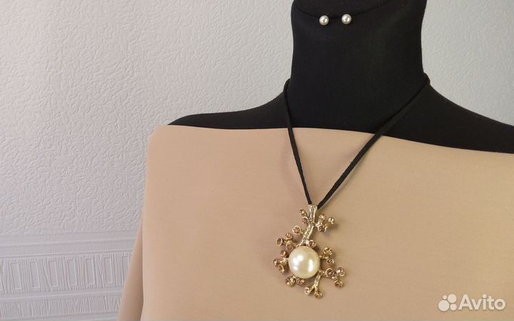 Комплект бижутерии серьги и кулон