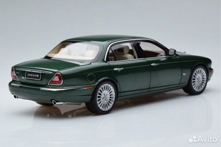 Jaguar XJ6 (X350) Racing Green 1/18 Almost Real