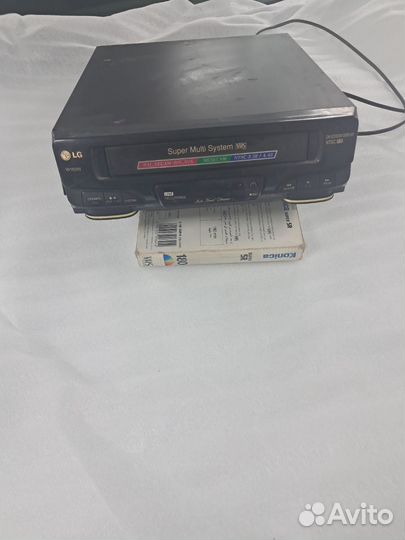 Видеомагнитофон LG W162W