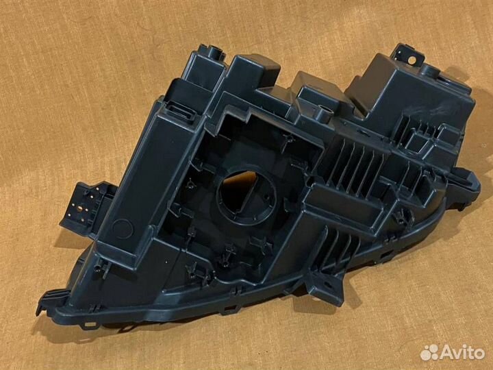 Корпус фары правый Geely Tugella