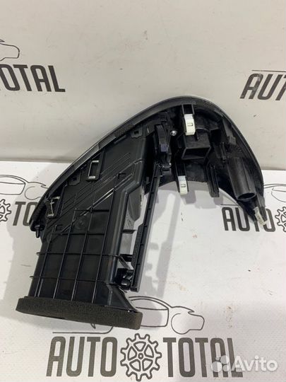 Дефлектор воздуховода правый Hyundai Ix35 LM G4KD