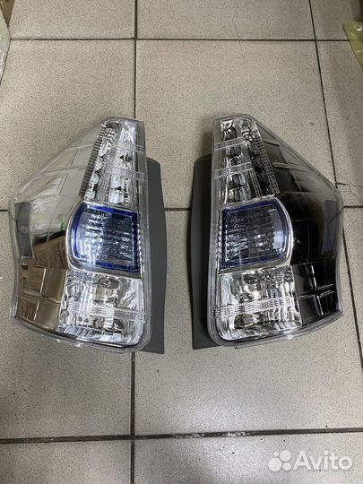 Задние фонари Toyota Prius Alpha ZVW40W, ZVW41W
