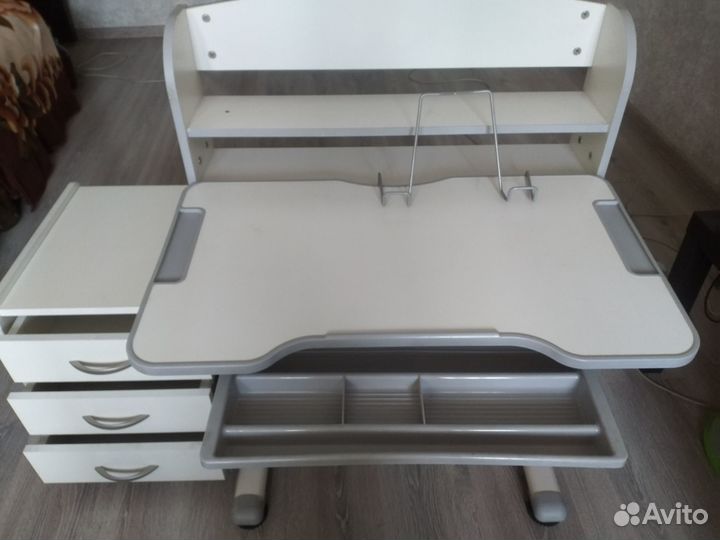 Продаётся растущая парта и стул