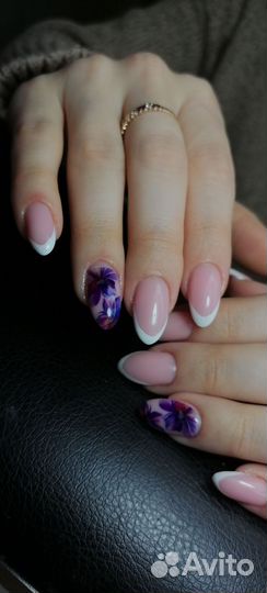 Маникюр в салоне