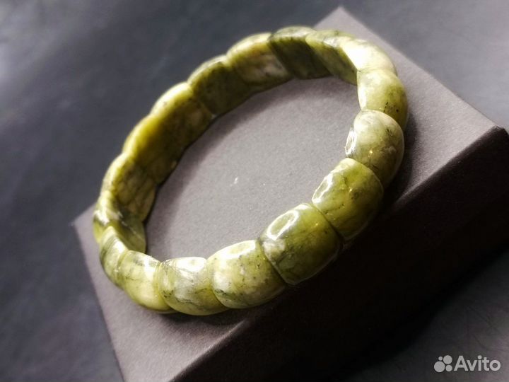 Браслет из нефрита