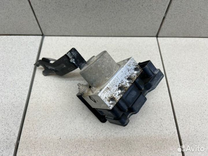 Блок ABS (насос) Renault Logan K7MA812 1 2017