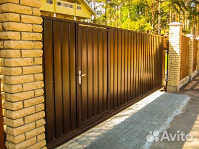 Откатные ворота с калиткой под ключ