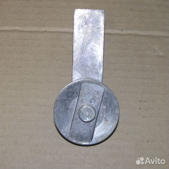 Ролик стеклоподъемника маз нижний в сборе с кроншт