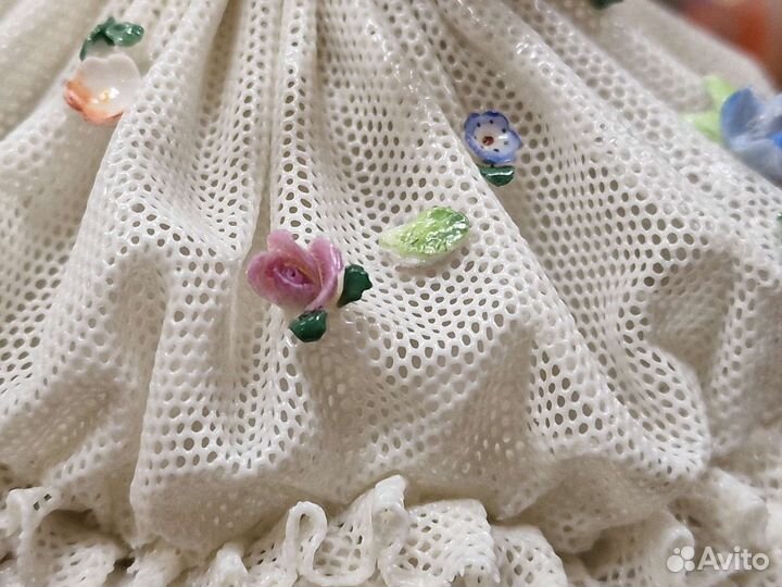 Статуэтка балерина в платье с цветами