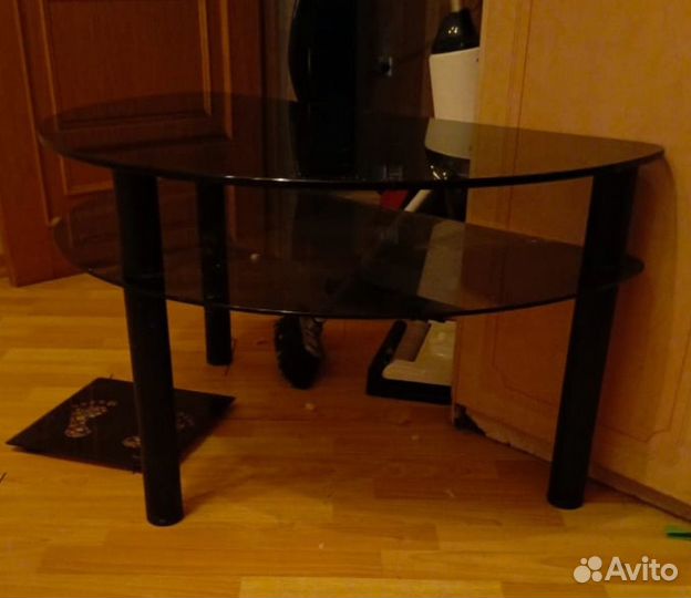 Стеклянная тумба под тв