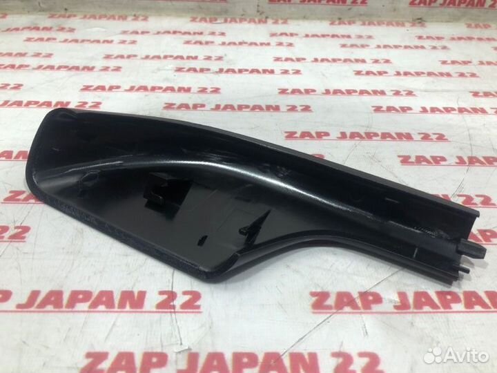 Крышка рейлинга задняя левая Toyota Land Cruiser