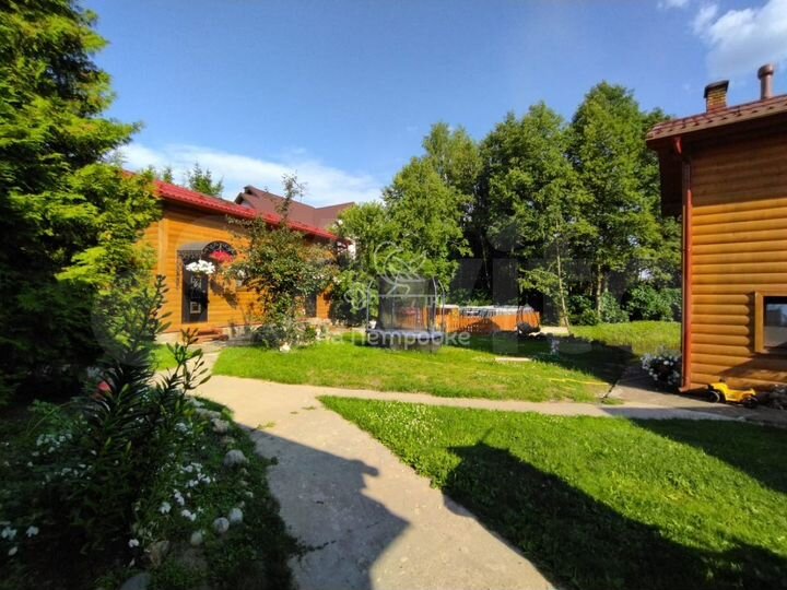 Коттедж 220 м² на участке 10 сот.