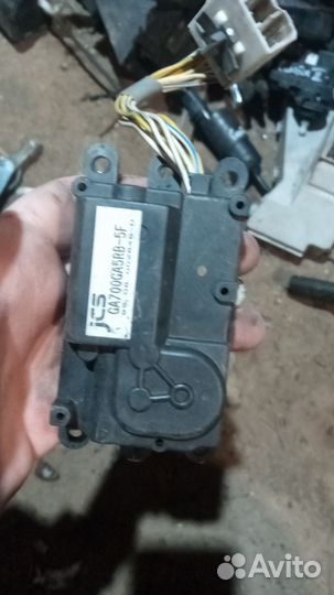Сервопривод заслонки отопителя Mazda 626 GE