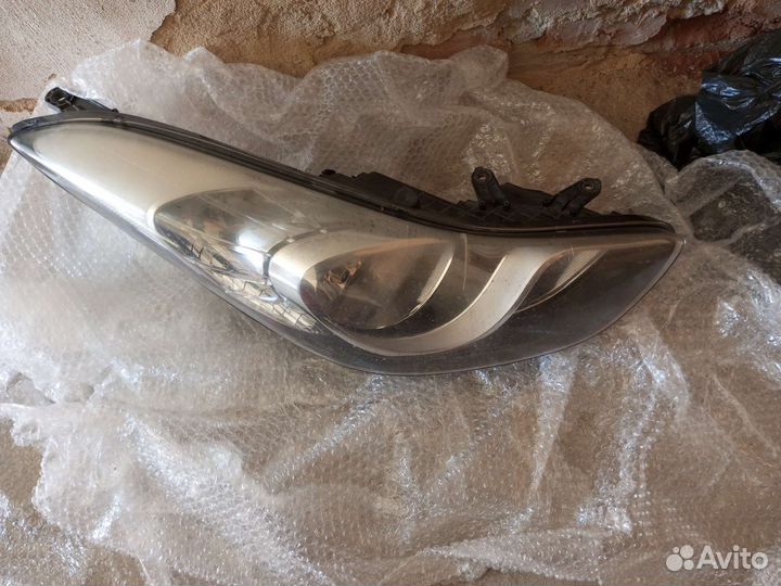 Фара на hyundai elantra md