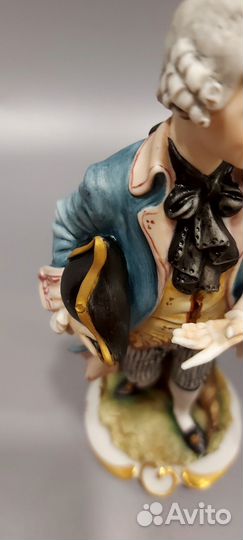 Фарфоровые парные статуэтки Capodimonte