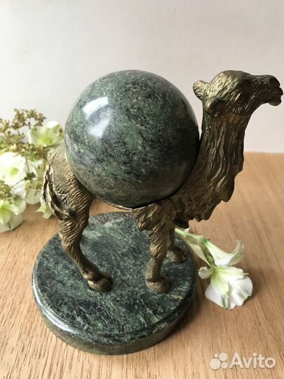 Скульптурная фигурка