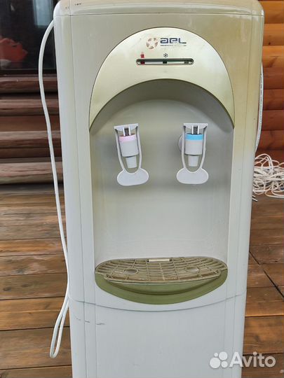 Кулер напольный