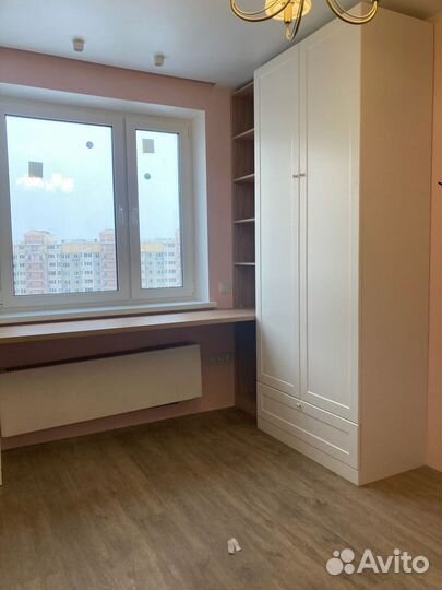 Рабочая зона для школьника со шкафом