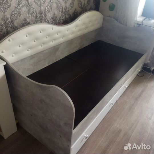 Кровать односпальная