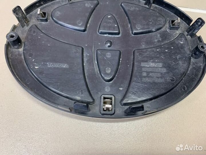 Эмблема Toyota Land Cruiser Prado 150 2017