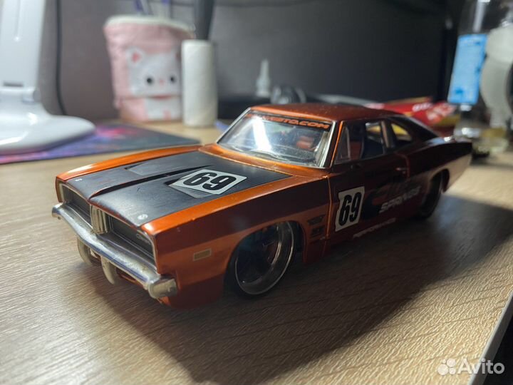 Модель автомобиля Dodge Challenger RT 1/24