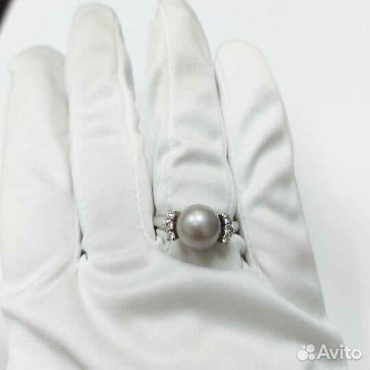 Золотое кольцо с бриллиантом 17,5р