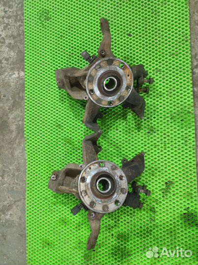 Кулак поворотный передний Volkswagen Golf