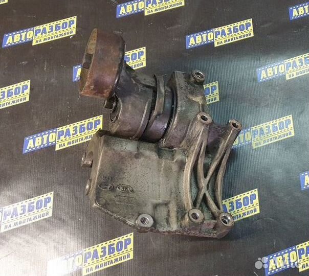 Кронштейн насоса гидроусилителя Starex H1