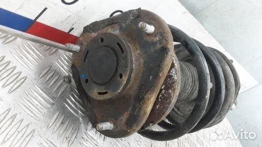 Стойка передняя правая toyota avensis T25 (KDN10N5