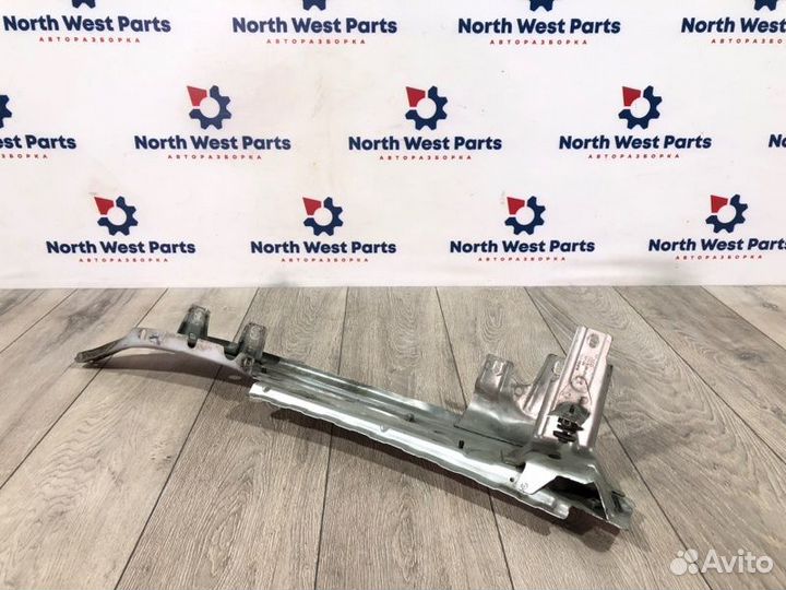 Кронштейн крепления крыла правый Audi Q7 (4L) 3.0