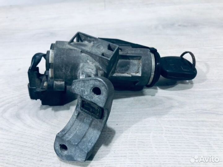 Замок зажигания Toyota Corolla E12