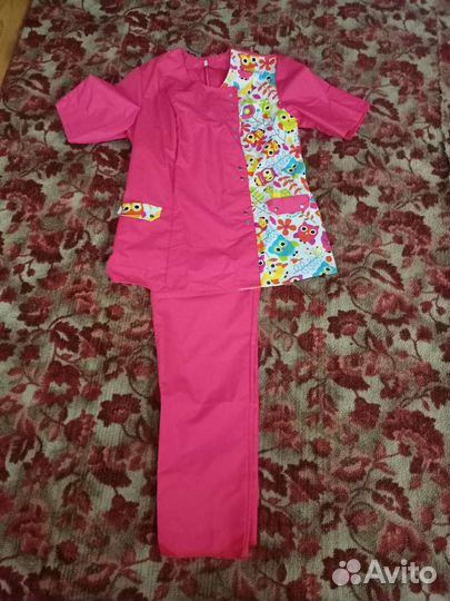 Костюм женский медицинский или поварской