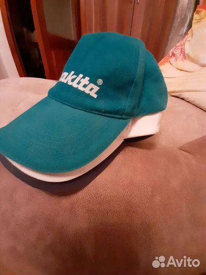 Фирменная бейсболка